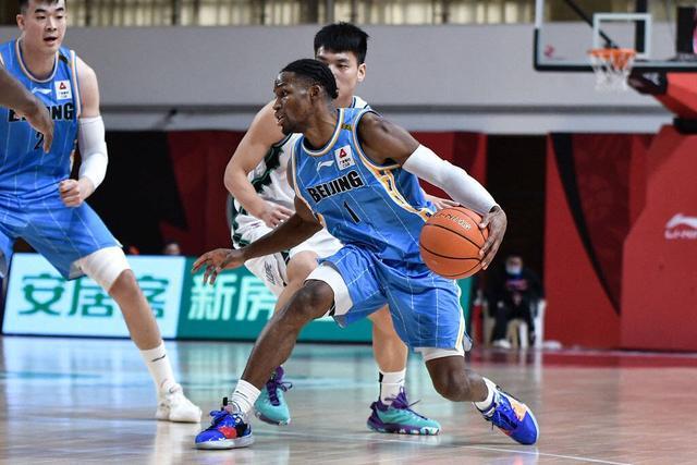 好战队伍在篮球季后赛中开启反扑模式