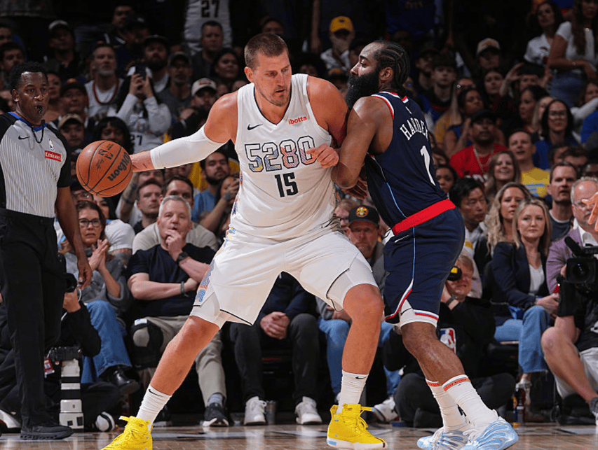 鹈鹕三巨头联手，爆发新星得分突破，复出首战轰40分冲击季后赛！的简单介绍