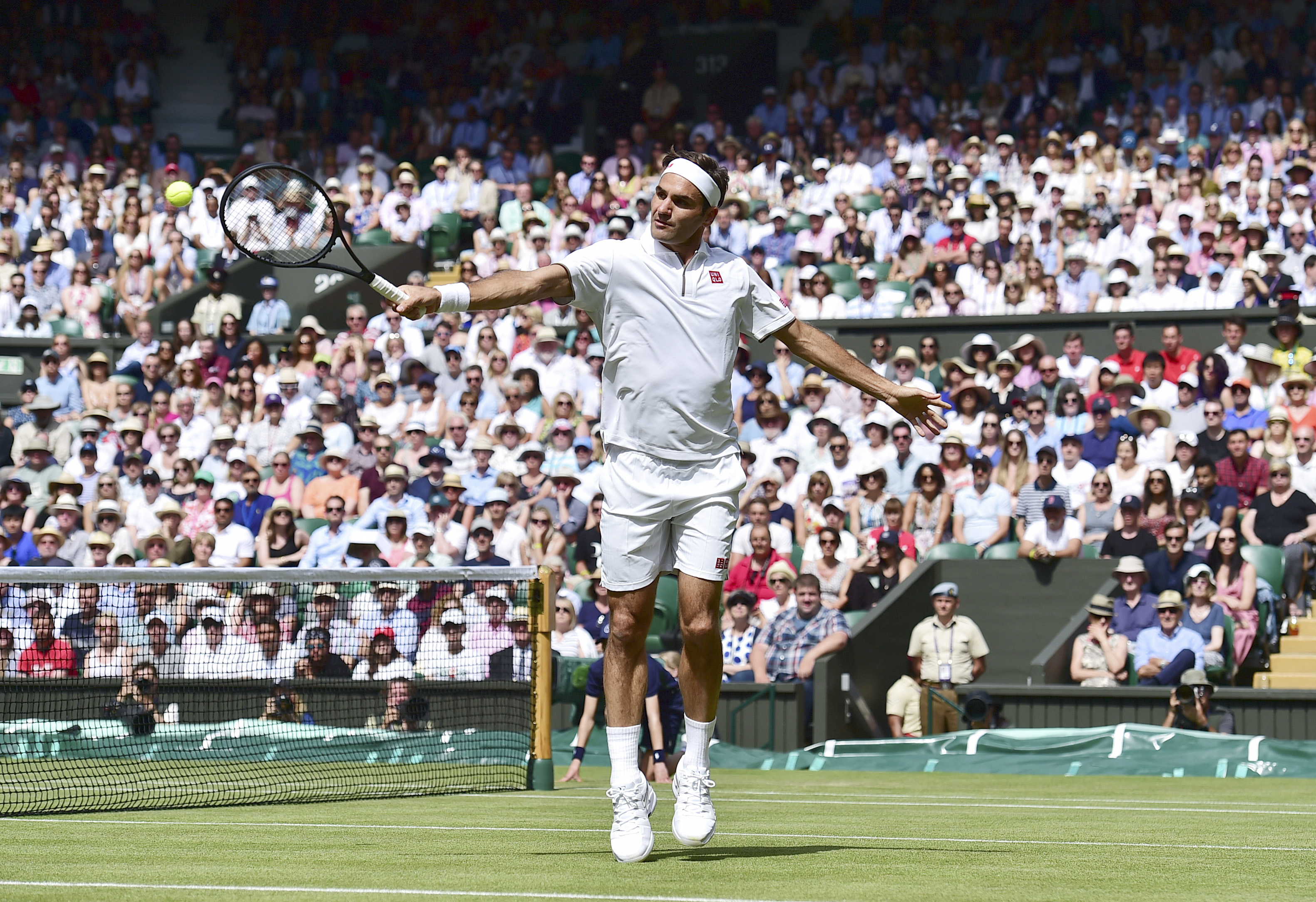 费德勒在巴黎圣日耳曼比赛中挺进下一轮，爆冷引发热议！的简单介绍